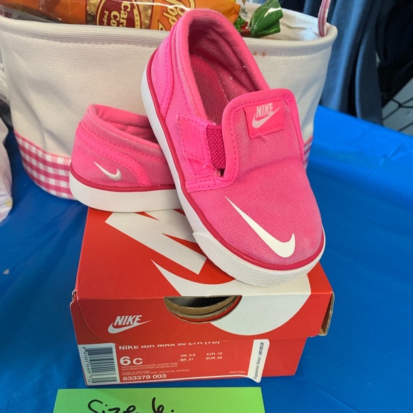 Nike shoes - Picture 2 of 2